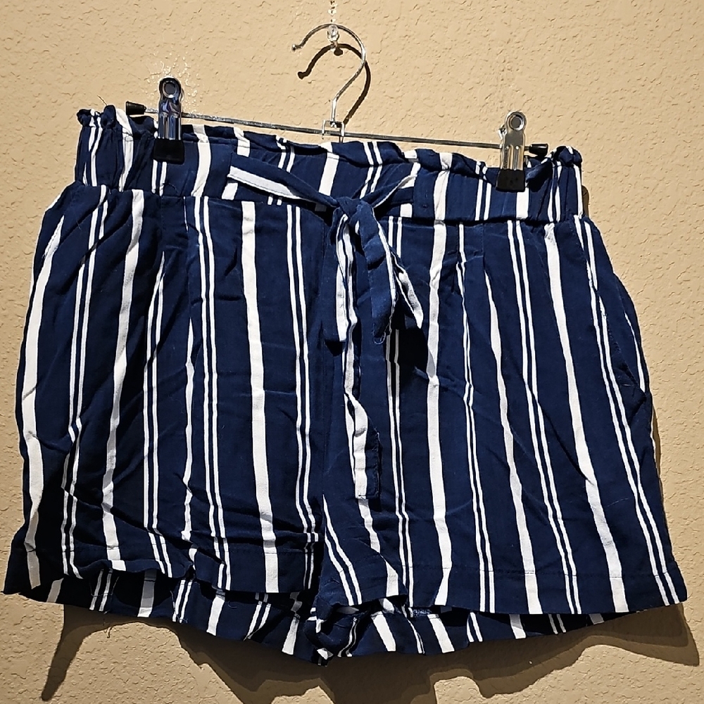 Ambiance Apparel Navy and White Striped High Waist Shorts Women's Size Large - Picture 1 of 4